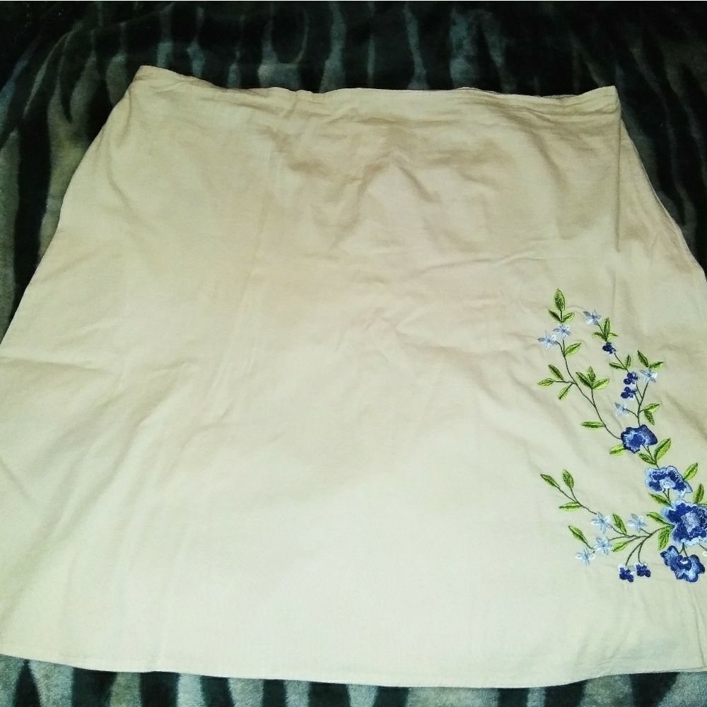 🌻Floral detail skirt 🌻